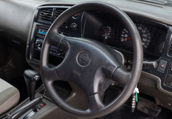 Подержанный автомобиль Nissan Expert 1999 года (11 фото)