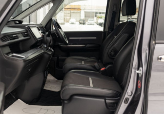 Подержанный автомобиль Honda Stepwgn 2016 года (22 фото)