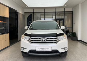 Подержанный автомобиль Toyota Highlander 2013 года (2 фото)