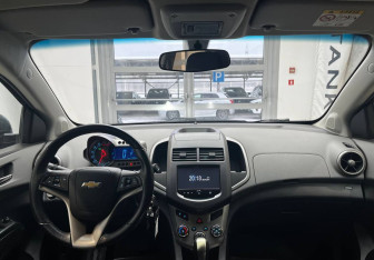 Подержанный автомобиль Chevrolet Aveo Sedan 2014 года (10 фото)