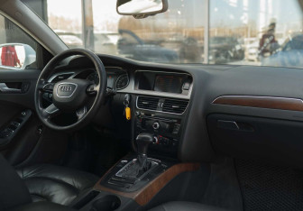 Подержанный автомобиль Audi A4 Sedan 2014 года (10 фото)