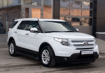 Подержанный автомобиль Ford Explorer 2014 года (3 фото)