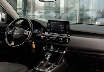 Подержанный автомобиль Kia Seltos 2022 года (10 фото)