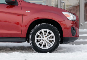 Подержанный автомобиль Mitsubishi ASX 2013 года (9 фото)