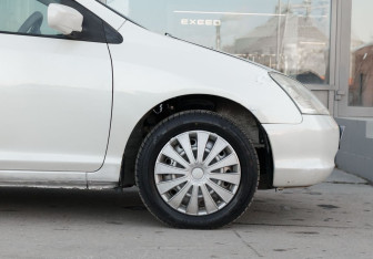 Подержанный автомобиль Honda Civic Hatchback 2001 года (9 фото)