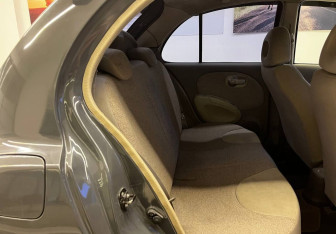 Подержанный автомобиль Nissan March Hatchback 2005 года (13 фото)