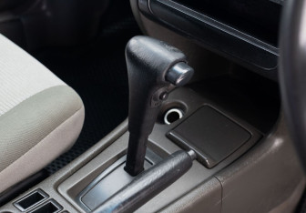 Подержанный автомобиль Nissan Expert 1999 года (14 фото)