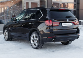 Подержанный автомобиль BMW X5 2017 года (7 фото)