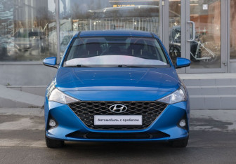 Подержанный автомобиль Hyundai Solaris Sedan 2021 года (2 фото)