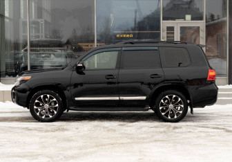 Подержанный автомобиль Toyota Land Cruiser Suv 2012 года (8 фото)