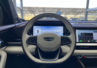 Подержанный автомобиль Geely Monjaro 2022 года (11 фото)