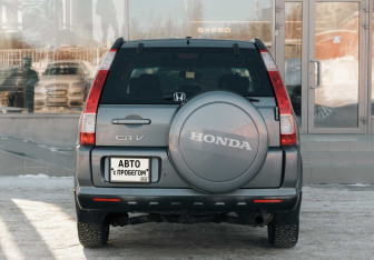 Подержанный автомобиль Honda CR-V 2005 года (6 фото)