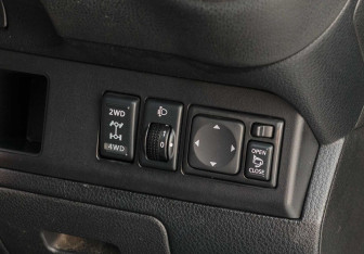 Подержанный автомобиль Nissan Note 2010 года (16 фото)