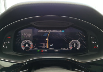 Подержанный автомобиль Audi Q8 2019 года (10 фото)