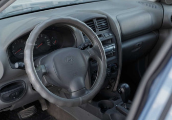 Подержанный автомобиль Hyundai Santa Fe 2002 года (11 фото)