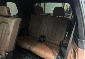 Подержанный автомобиль BMW X7 2019 года (36 фото)