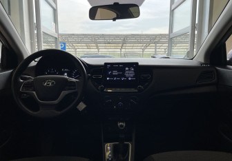 Подержанный автомобиль Hyundai Solaris Sedan 2021 года (10 фото)