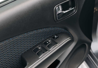 Подержанный автомобиль Mitsubishi Outlander 2007 года (15 фото)