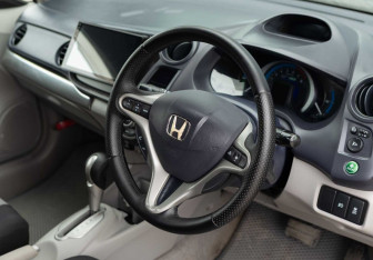Подержанный автомобиль Honda Insight Hatchback 2009 года (11 фото)