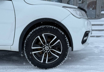 Подержанный автомобиль Lifan X60 2016 года (9 фото)