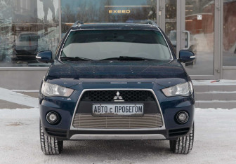 Подержанный автомобиль Mitsubishi Outlander 2010 года (2 фото)