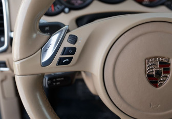 Подержанный автомобиль Porsche Cayenne 2014 года (12 фото)