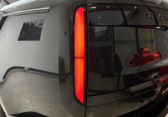 Подержанный автомобиль Land Rover Range Rover 2023 года (9 фото)