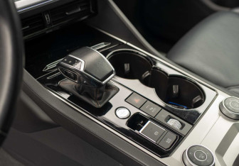 Подержанный автомобиль Volkswagen Touareg 2021 года (16 фото)