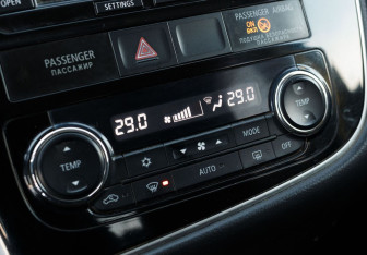 Подержанный автомобиль Mitsubishi Outlander 2013 года (15 фото)