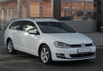 Подержанный автомобиль Volkswagen Golf Wagon 2013 года (3 фото)