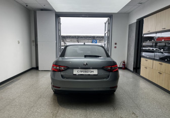 Подержанный автомобиль Skoda Superb Liftback 2018 года (5 фото)