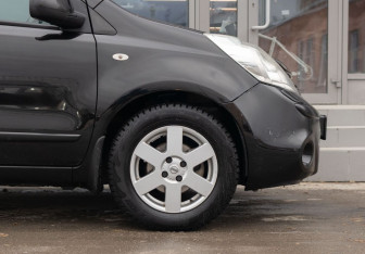 Подержанный автомобиль Nissan Note 2011 года (9 фото)