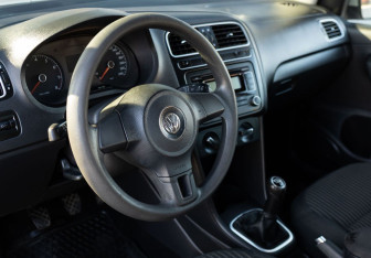 Подержанный автомобиль Volkswagen Polo Sedan 2011 года (11 фото)