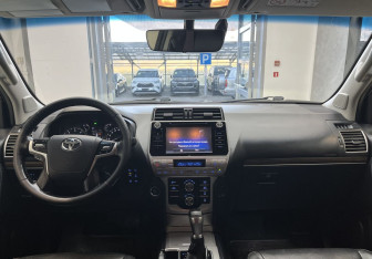 Подержанный автомобиль Toyota Land Cruiser Prado 2019 года (11 фото)