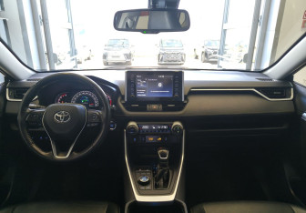 Подержанный автомобиль Toyota RAV4 2021 года (8 фото)