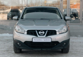 Подержанный автомобиль Nissan Qashqai 2011 года (2 фото)