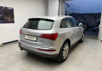 Подержанный автомобиль Audi Q5 2009 года (5 фото)