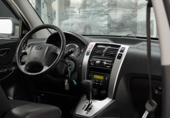 Подержанный автомобиль Hyundai Tucson 2006 года (10 фото)