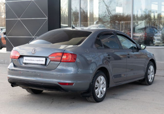 Подержанный автомобиль Volkswagen Jetta Sedan 2013 года (5 фото)