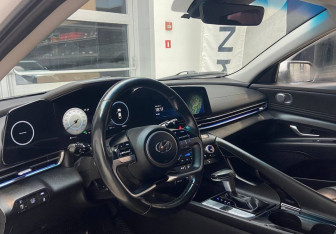 Подержанный автомобиль Hyundai Avante Sedan 2020 года (8 фото)