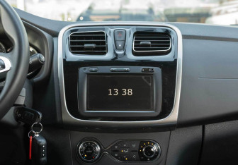 Подержанный автомобиль Renault Sandero 2021 года (14 фото)