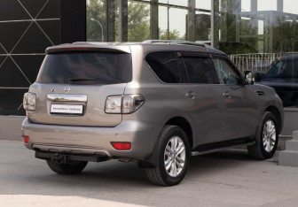 Подержанный автомобиль Nissan Patrol 2011 года (5 фото)