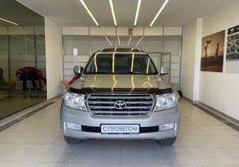 Подержанный автомобиль Toyota Land Cruiser Suv 2010 года (2 фото)