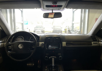 Подержанный автомобиль Volkswagen Touareg 2008 года (10 фото)