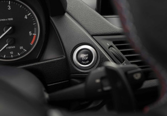 Подержанный автомобиль BMW X1 2011 года (16 фото)