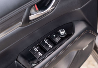 Подержанный автомобиль Mazda CX-5 2017 года (18 фото)