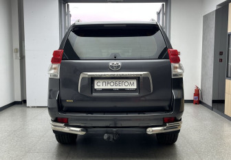 Подержанный автомобиль Toyota Land Cruiser Prado 2011 года (5 фото)
