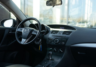 Подержанный автомобиль Mazda 3 Sedan 2013 года (10 фото)