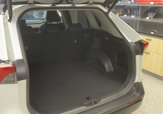 Подержанный автомобиль Toyota RAV4 2020 года (7 фото)