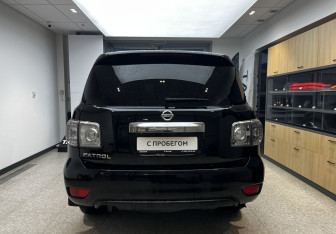 Подержанный автомобиль Nissan Patrol 2011 года (6 фото)